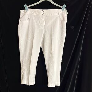 Alfani Crisp White Capris. Size 14